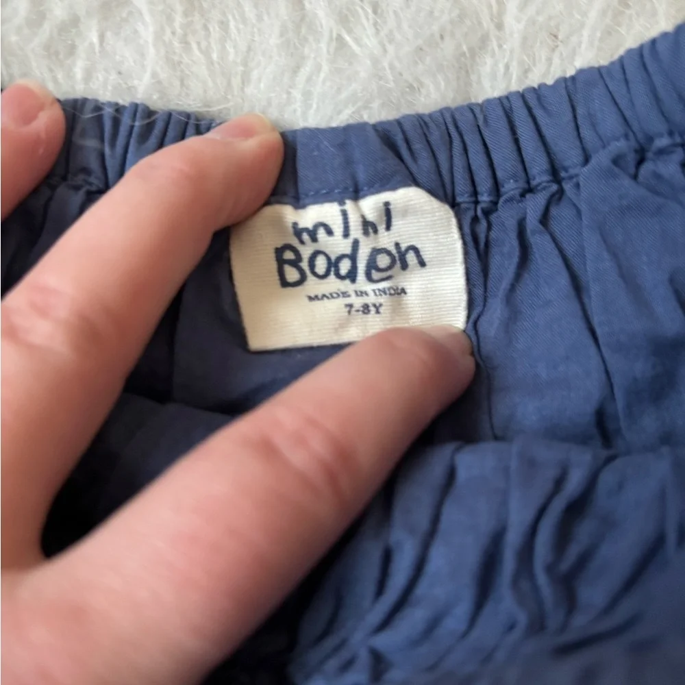 Mini Boden Beautiful Navy Skirt with Bird Appliqués - Picture 4 of 5